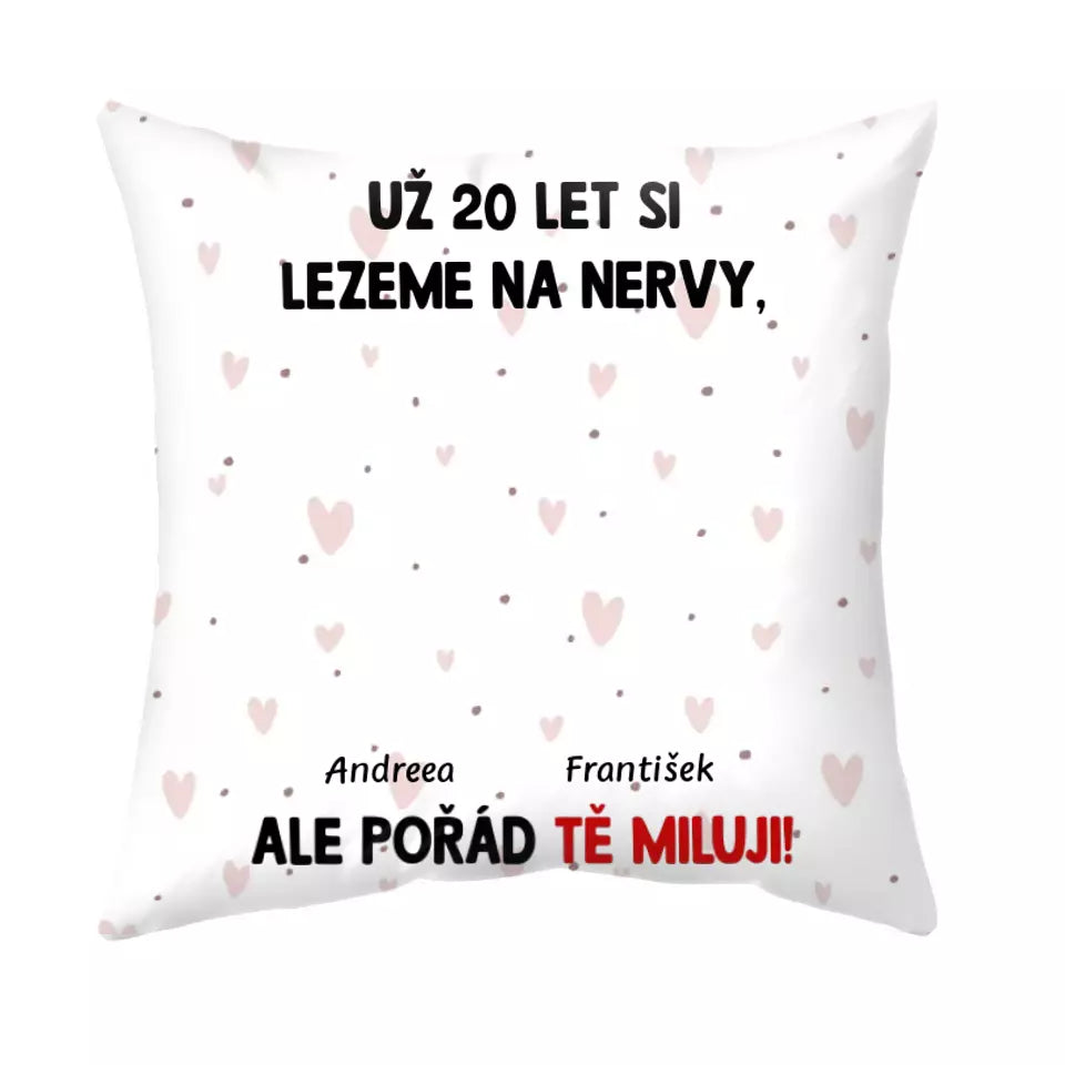 Jedinečný polštář pro zamilované páry - otravujeme se navzájem